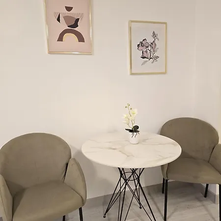 Larin Apartment *